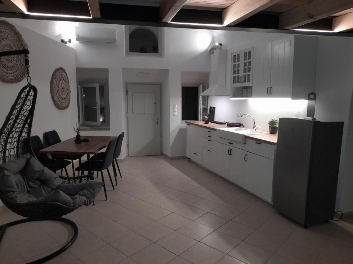 Angeleve Villa With Private Jacuzzi Φηρά Εξωτερικό φωτογραφία